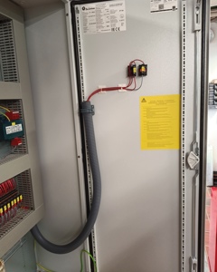 Control cabinet longitudinal egg collection